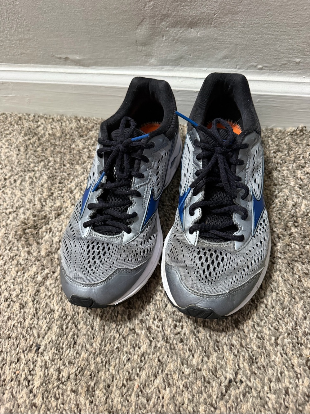 Mizuno Silver Gray and Blue Athletic Running Shoes